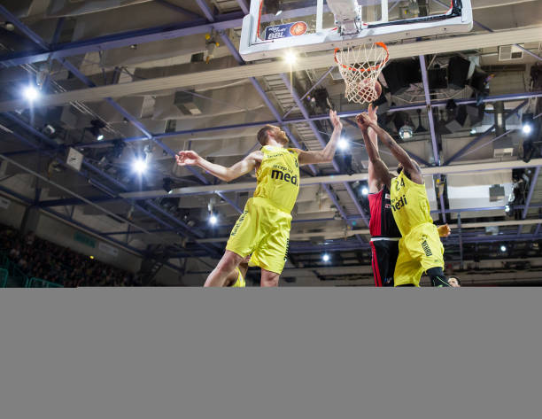 他完成帽子 他完成帽子